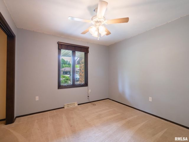 244 WHISPERING OAKS Drive, Germantown Hills, IL 61548