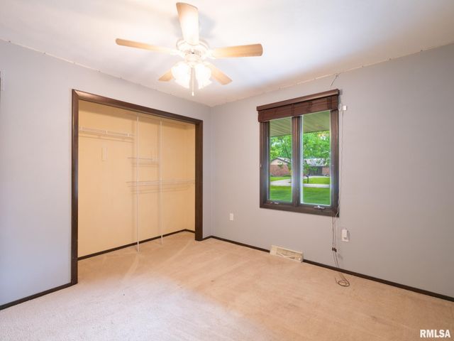 244 WHISPERING OAKS Drive, Germantown Hills, IL 61548