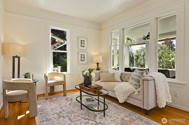 942 N 81st Street, Seattle, WA 98103