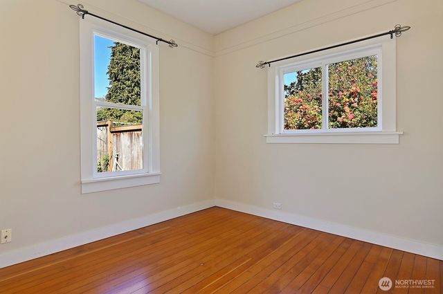 942 N 81st Street, Seattle, WA 98103