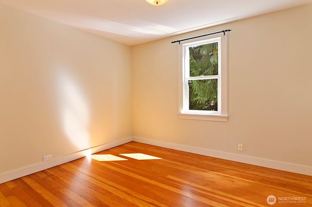 942 N 81st Street, Seattle, WA 98103