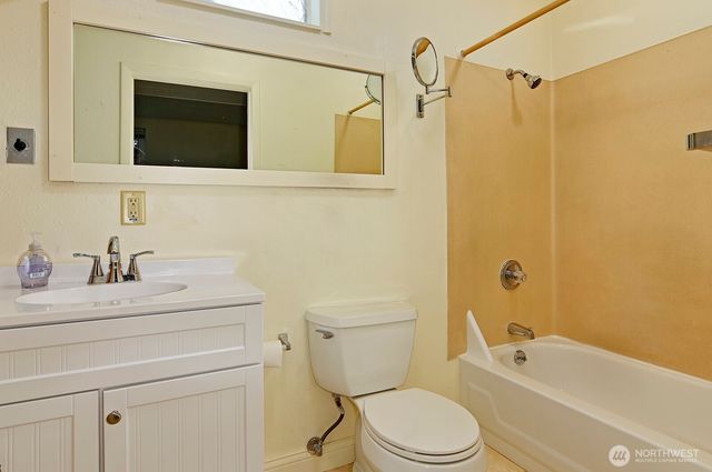 942 N 81st Street, Seattle, WA 98103