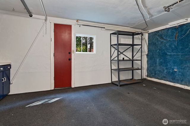 942 N 81st Street, Seattle, WA 98103