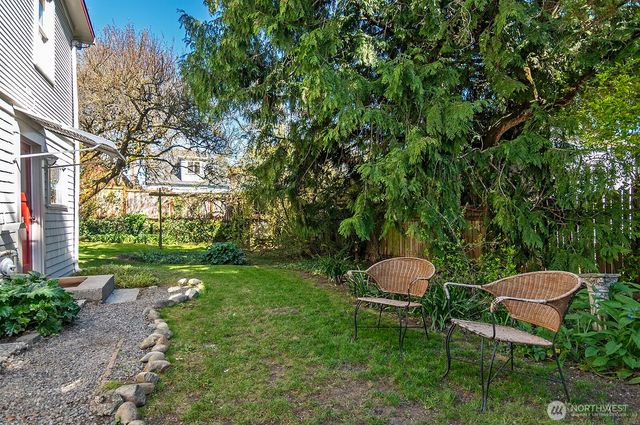 942 N 81st Street, Seattle, WA 98103