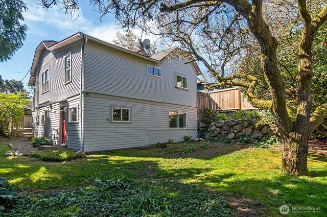 942 N 81st Street, Seattle, WA 98103