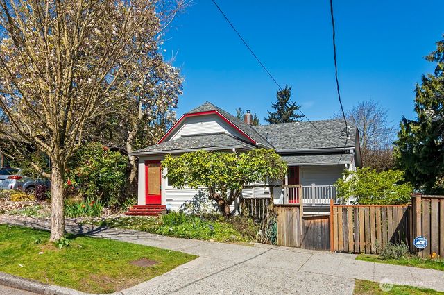 942 N 81st Street, Seattle, WA 98103