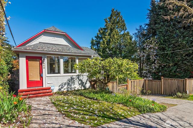 942 N 81st Street, Seattle, WA 98103