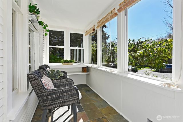 942 N 81st Street, Seattle, WA 98103