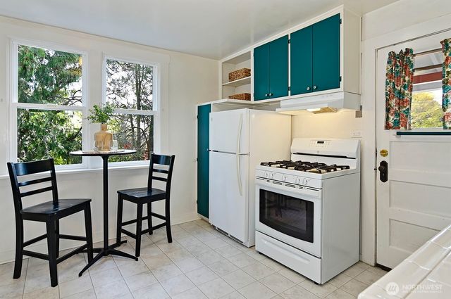 942 N 81st Street, Seattle, WA 98103