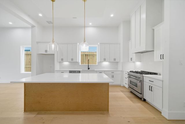 406 E 28th Street, Houston, TX 77008