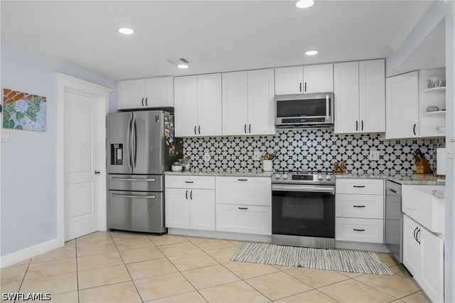 1072 Wisconsin DR, Naples, FL 34103