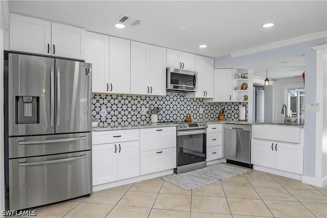 1072 Wisconsin DR, Naples, FL 34103