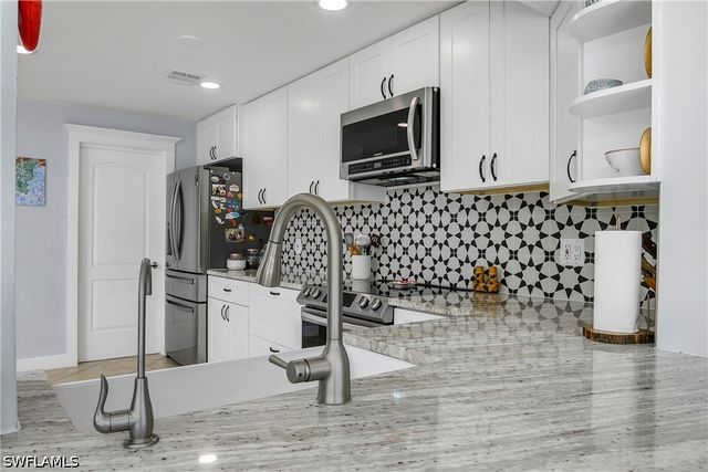 1072 Wisconsin DR, Naples, FL 34103