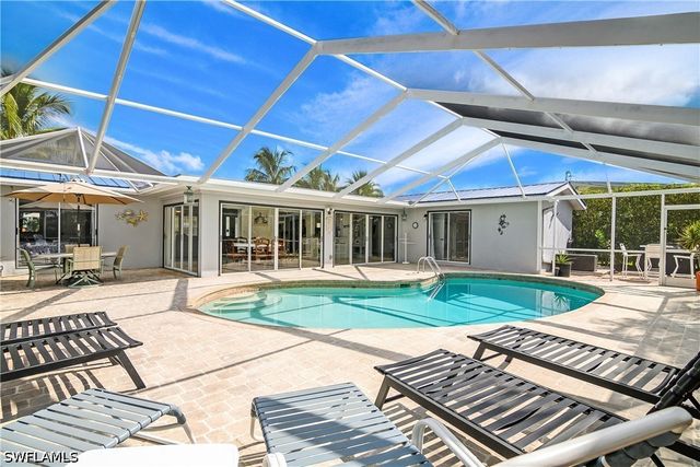 1072 Wisconsin DR, Naples, FL 34103