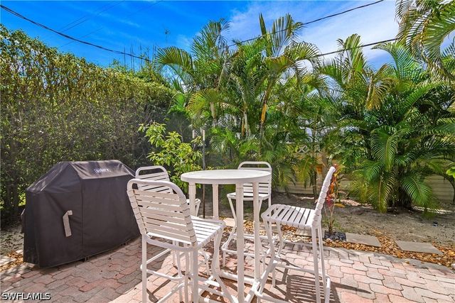 1072 Wisconsin DR, Naples, FL 34103