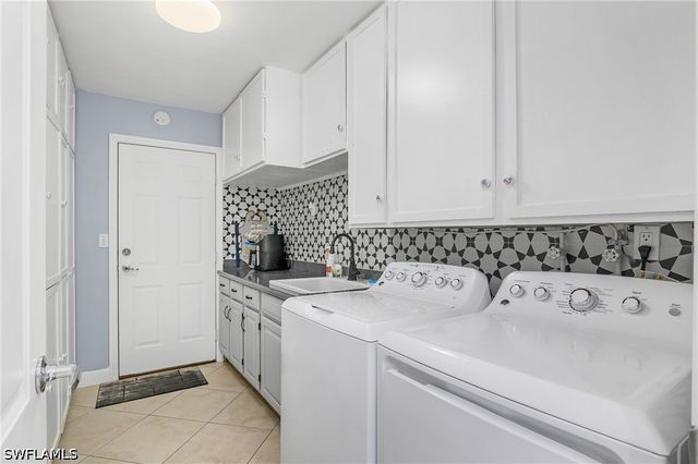1072 Wisconsin DR, Naples, FL 34103