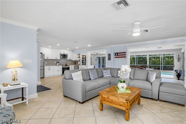 1072 Wisconsin DR, Naples, FL 34103