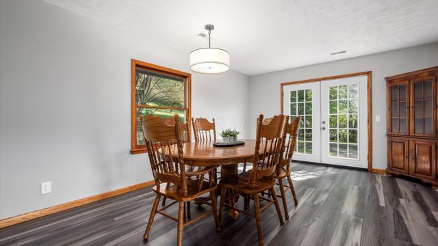 1681 S Watson Road SE, Heath, OH 43056