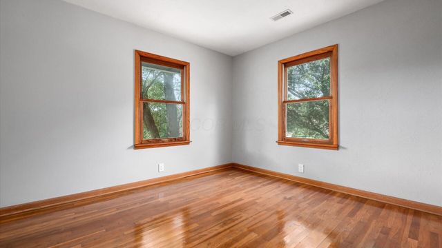 1681 S Watson Road SE, Heath, OH 43056