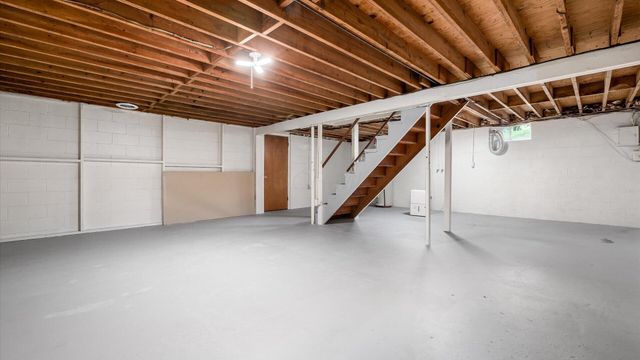 1681 S Watson Road SE, Heath, OH 43056
