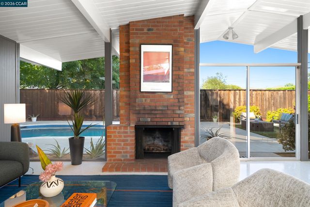 4095 Phoenix St, Concord, CA 94521