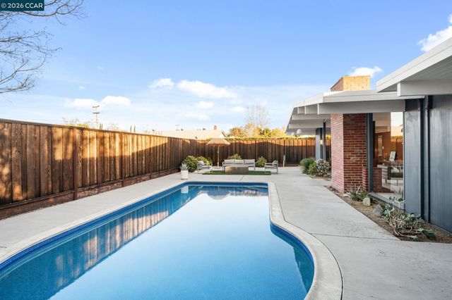 4095 Phoenix St, Concord, CA 94521