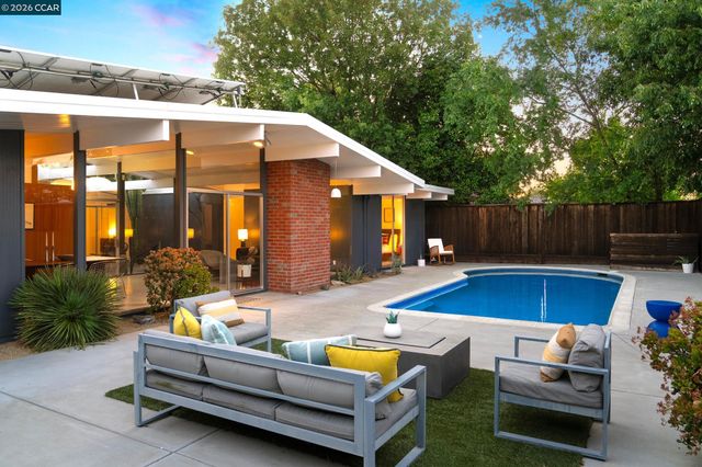 4095 Phoenix St, Concord, CA 94521