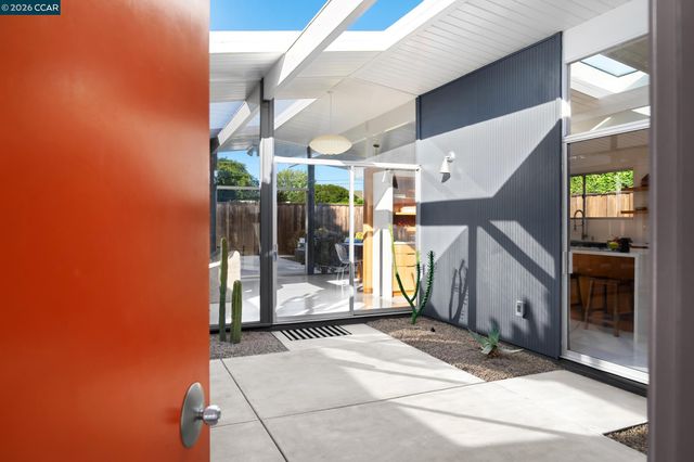 4095 Phoenix St, Concord, CA 94521