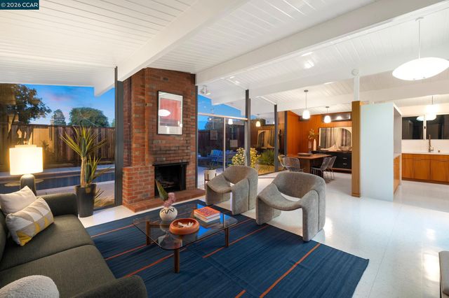 4095 Phoenix St, Concord, CA 94521