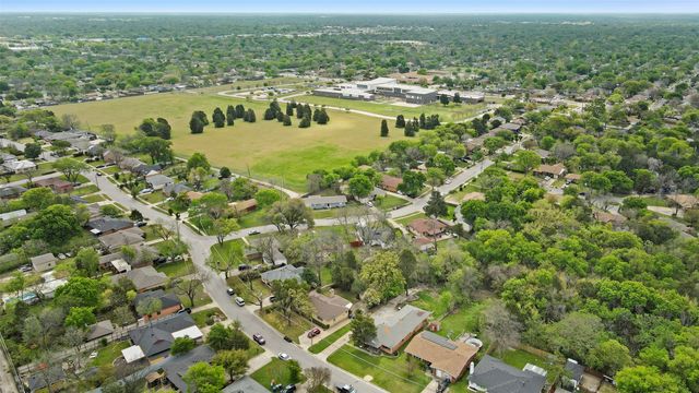 7328 Ravehill Lane, Dallas, TX 75227