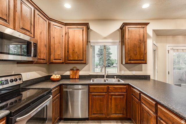 1065 W WINDSOR DR, North Salt Lake, UT 84054