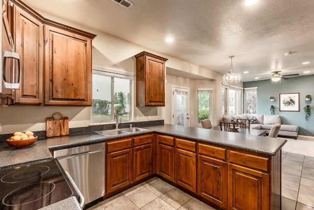 1065 W WINDSOR DR, North Salt Lake, UT 84054