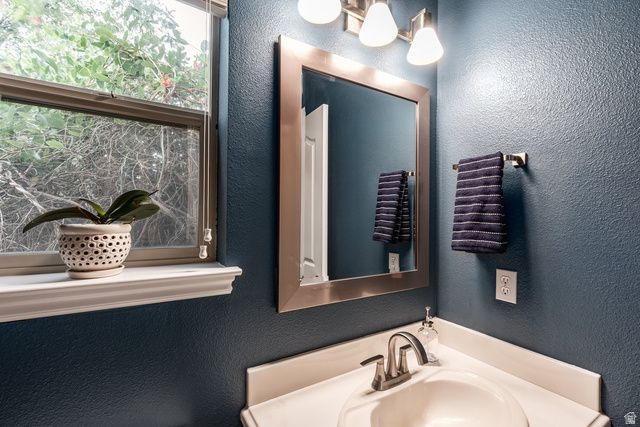 1065 W WINDSOR DR, North Salt Lake, UT 84054