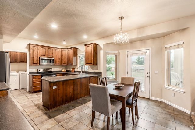 1065 W WINDSOR DR, North Salt Lake, UT 84054