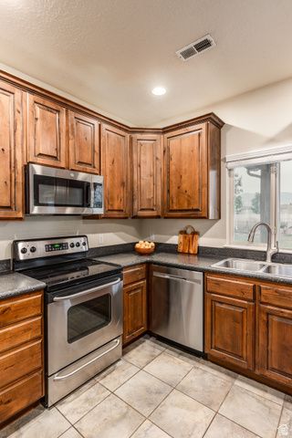 1065 W WINDSOR DR, North Salt Lake, UT 84054