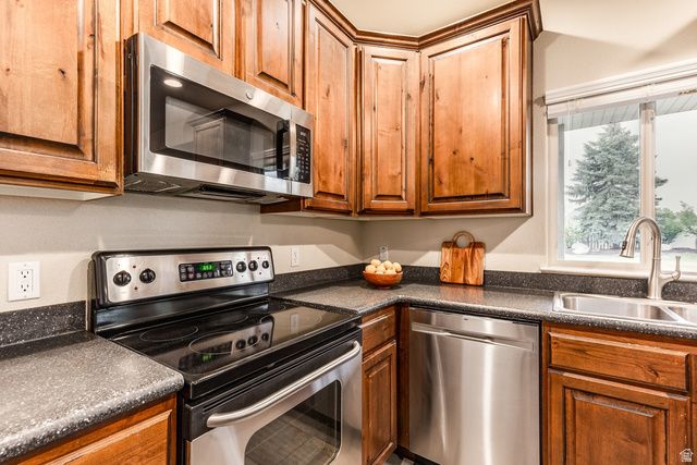 1065 W WINDSOR DR, North Salt Lake, UT 84054