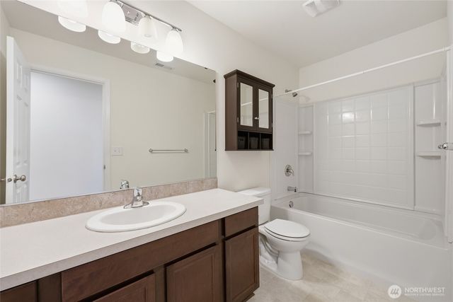 2306 Fiddleback Street NE, Lacey, WA 98516