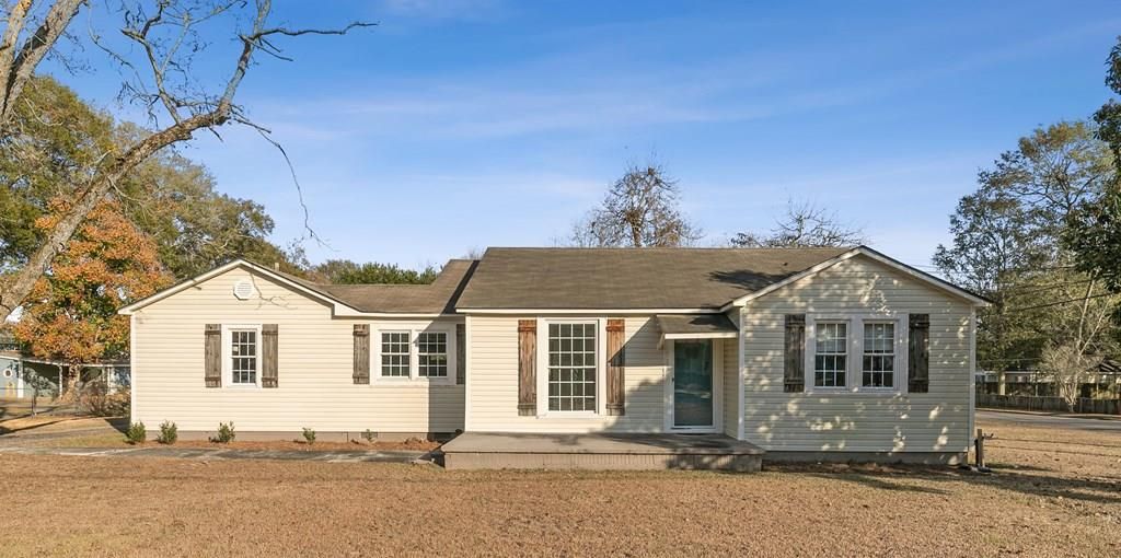 513 Cleveland, Headland, AL 36345