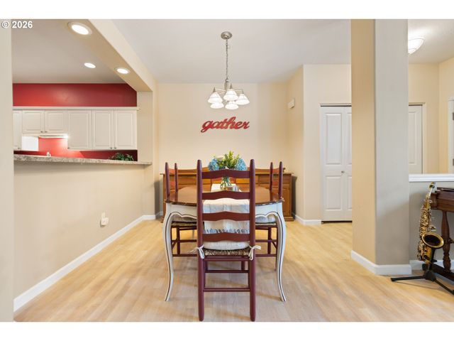 1048 Nw BURNSIDE Rd, Gresham, OR 97030