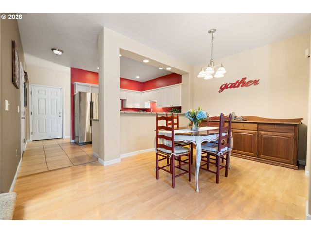 1048 Nw BURNSIDE Rd, Gresham, OR 97030