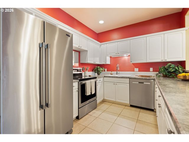 1048 Nw BURNSIDE Rd, Gresham, OR 97030
