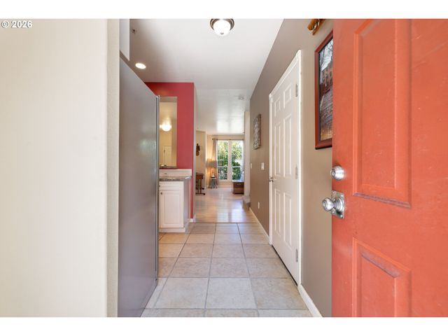 1048 Nw BURNSIDE Rd, Gresham, OR 97030