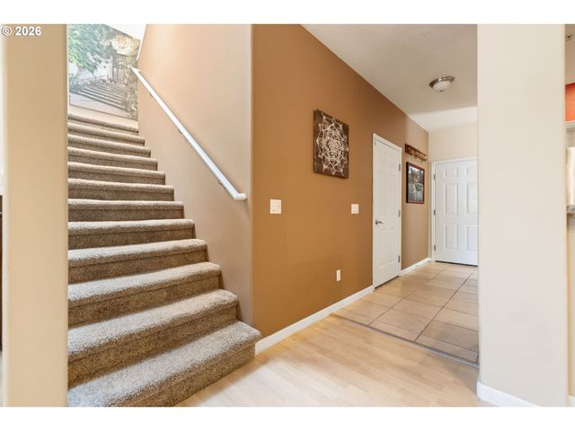 1048 Nw BURNSIDE Rd, Gresham, OR 97030