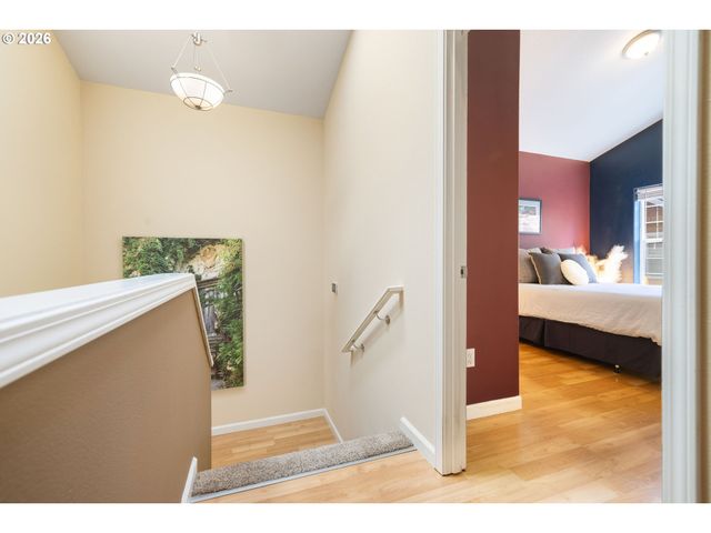1048 Nw BURNSIDE Rd, Gresham, OR 97030