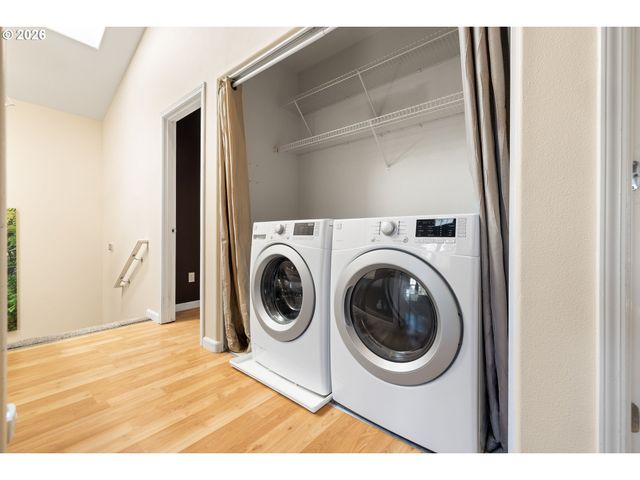 1048 Nw BURNSIDE Rd, Gresham, OR 97030