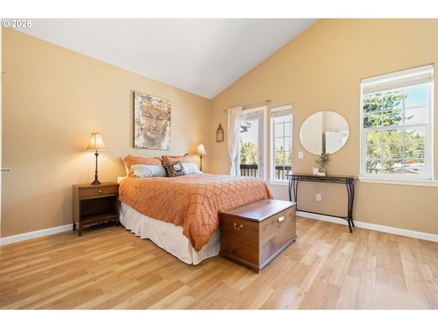 1048 Nw BURNSIDE Rd, Gresham, OR 97030