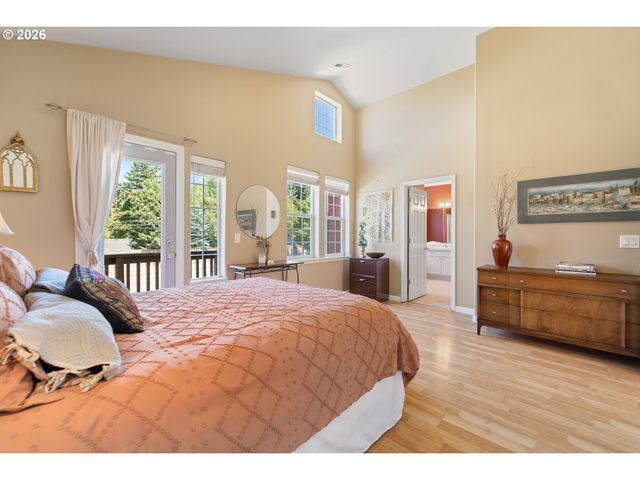 1048 Nw BURNSIDE Rd, Gresham, OR 97030