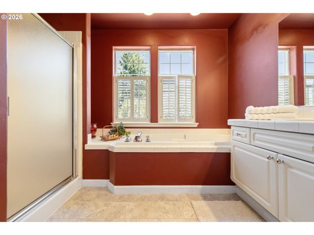 1048 Nw BURNSIDE Rd, Gresham, OR 97030