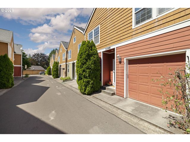 1048 Nw BURNSIDE Rd, Gresham, OR 97030