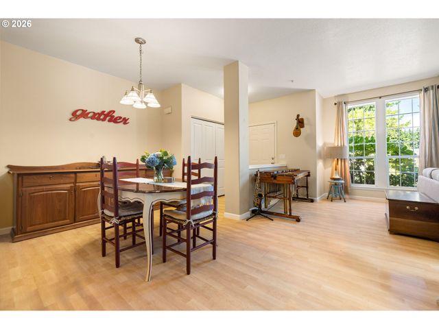 1048 Nw BURNSIDE Rd, Gresham, OR 97030